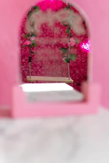 Pinky Room Glamour Mais Pas Que Parking Gratuit Saint-Julien  0*, Saint-Julien (Cotes-d'Armor) Franciaország