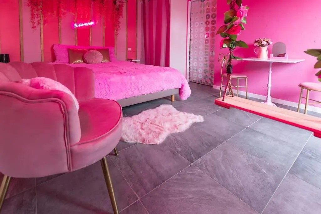 Pinky Room Glamour Mais Pas Que Parking Gratuit Saint-Julien  Saint-Julien (Cotes-d'Armor)