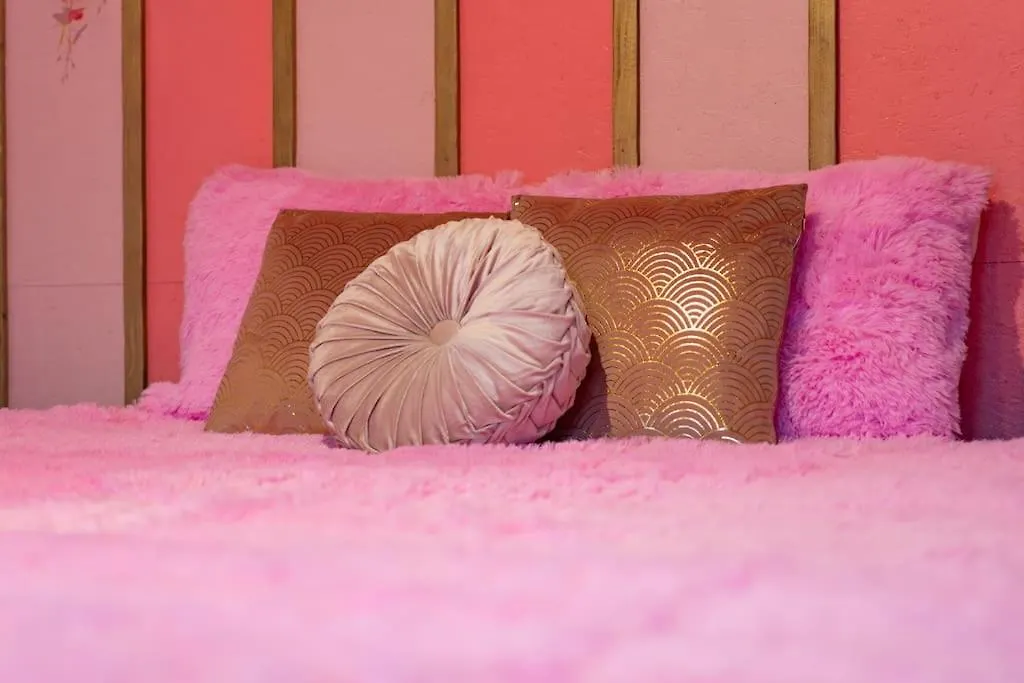 Pinky Room Glamour Mais Pas Que Parking Gratuit Saint-Julien  Saint-Julien (Cotes-d'Armor)