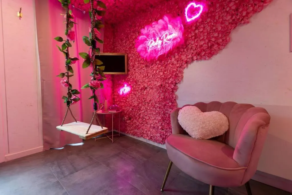 Pinky Room Glamour Mais Pas Que Parking Gratuit Saint-Julien  0*, Saint-Julien (Cotes-d'Armor)